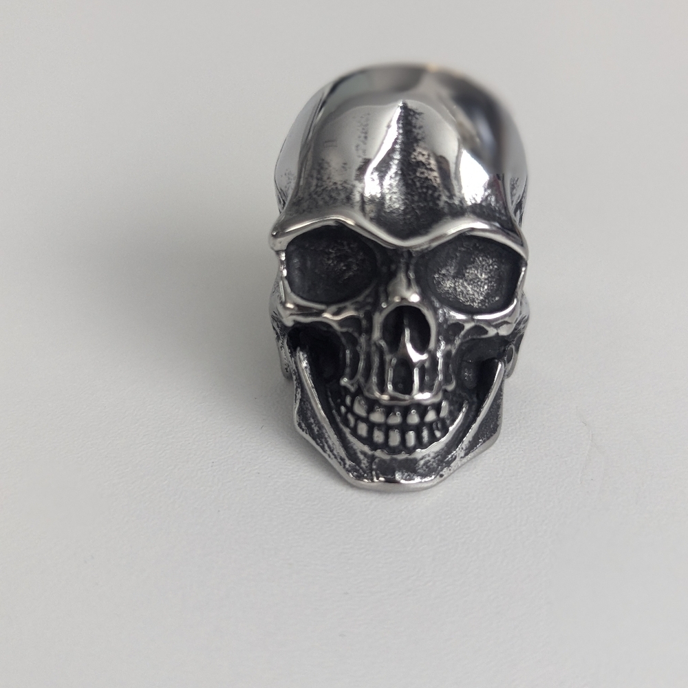 Skull Ring - Picture 2 of 5